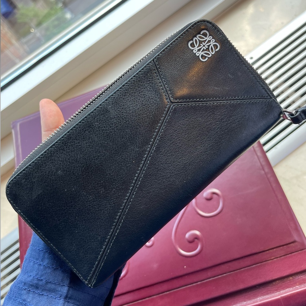 Authentic Loewe black leather puzzle zip wallet